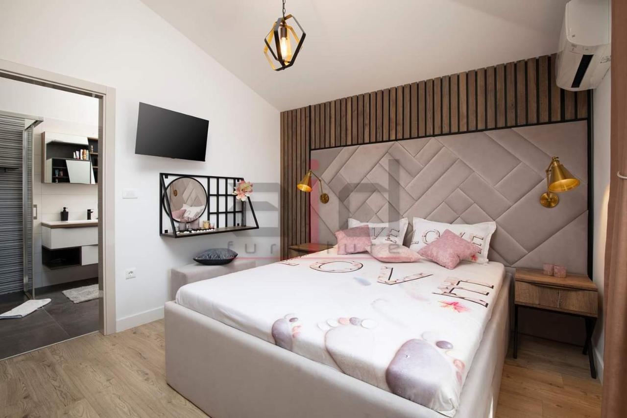 Pula Porta Aurea & Wellness Oasis Apartment Exterior photo